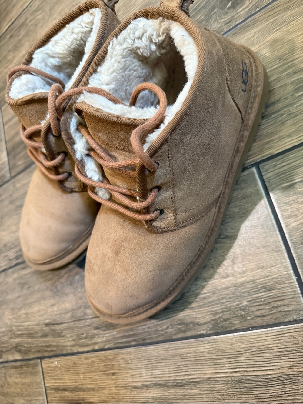 UGG Australia 3236 Neumel Boots for Men, Size 11 Chestnut